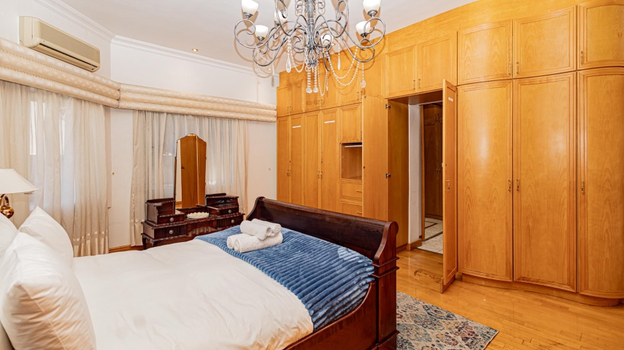 7 Bedroom Property for Sale in Plattekloof Western Cape